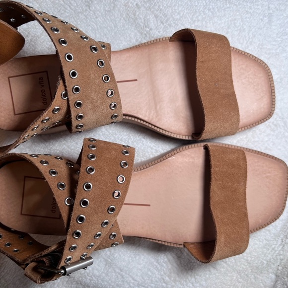 Dolce Vita Tan Sandals with Suede Finish and Platform Sole - Picture 5 of 10